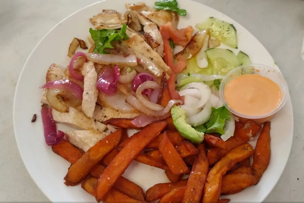 Pollo Al Mojo with Boniato Fritos Y Ensalada